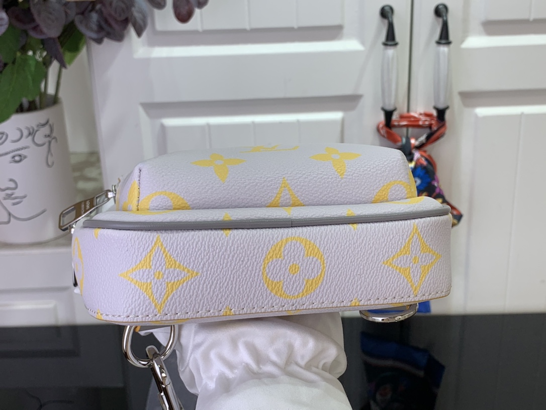 LV Avenue Slingbag