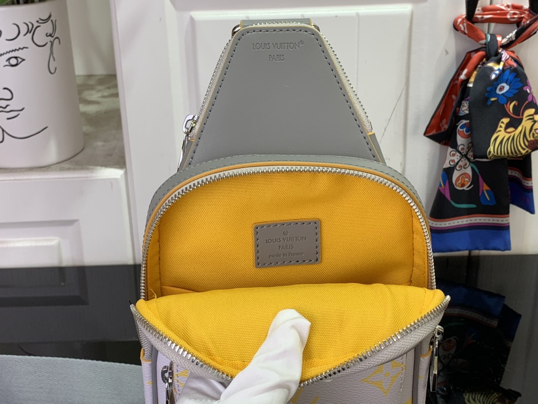 LV Avenue Slingbag