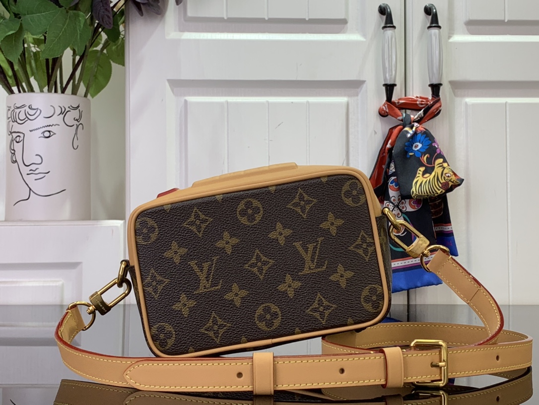 LV BALADEUR WEARABLEWALLET Handbag