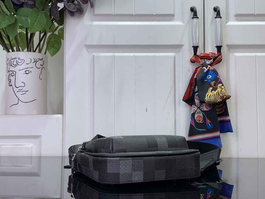 LV Bolsa Sling Avenue