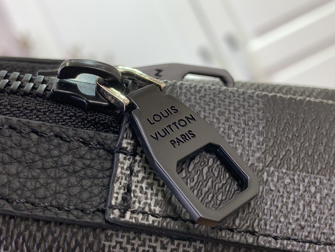 LV Bolsa Sling Avenue