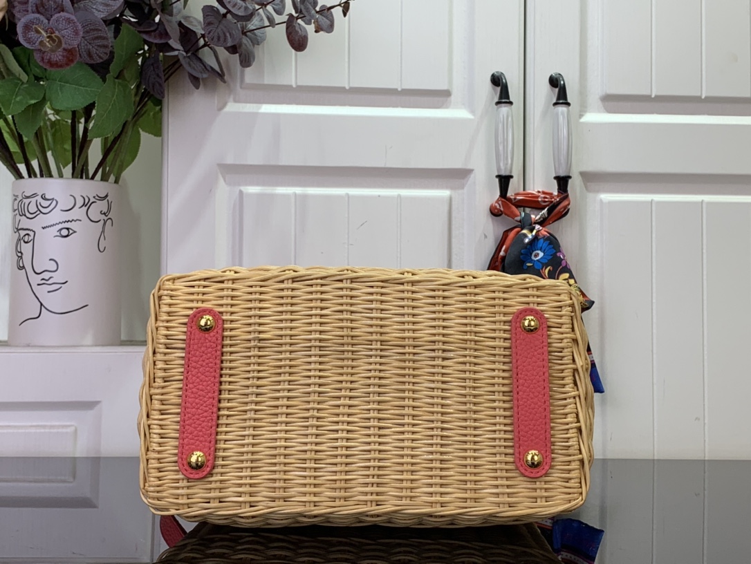 LV CAPUCINES BB Handbag