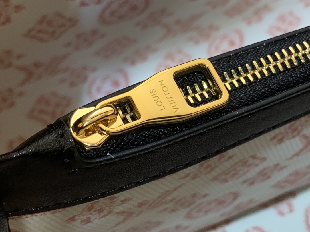 LV CAPUCINES BB Handbag