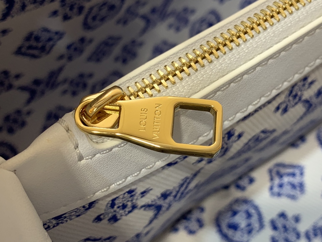 LV CAPUCINES BB Handbag