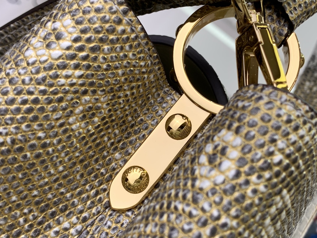 lV Capucines BB Lizard-Skin Handbag