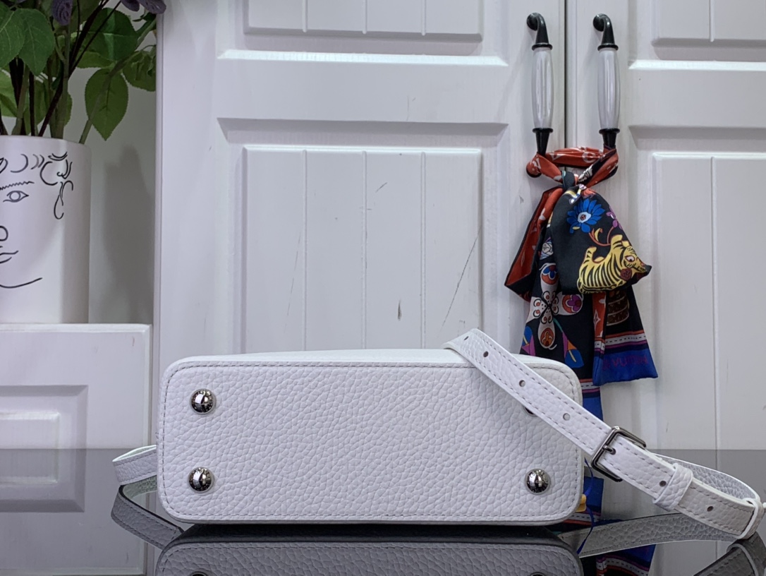 Louis Vuitton - Capucines Mini Bag