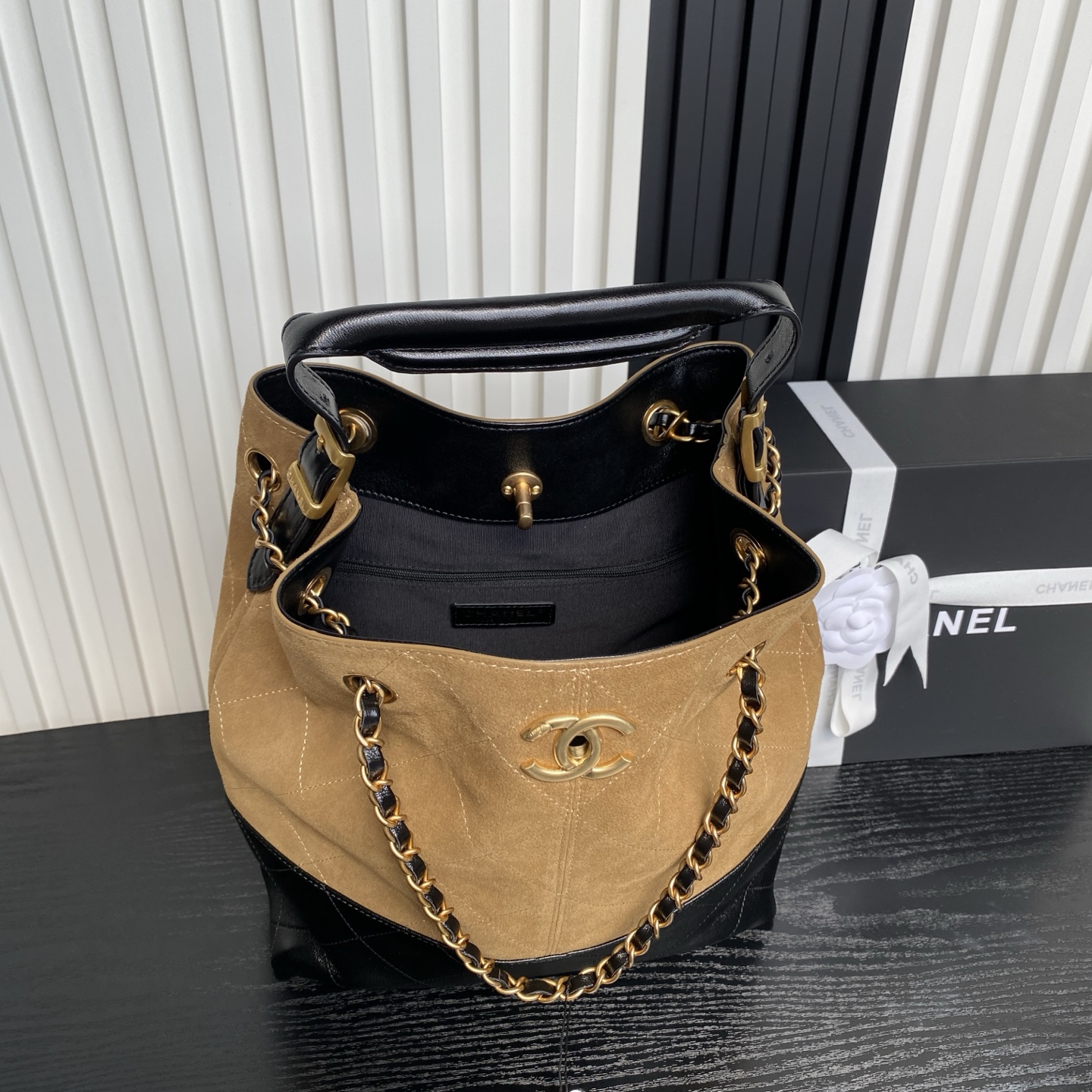 Chanel Classic 25A Métiers d'Art Hobo Bag