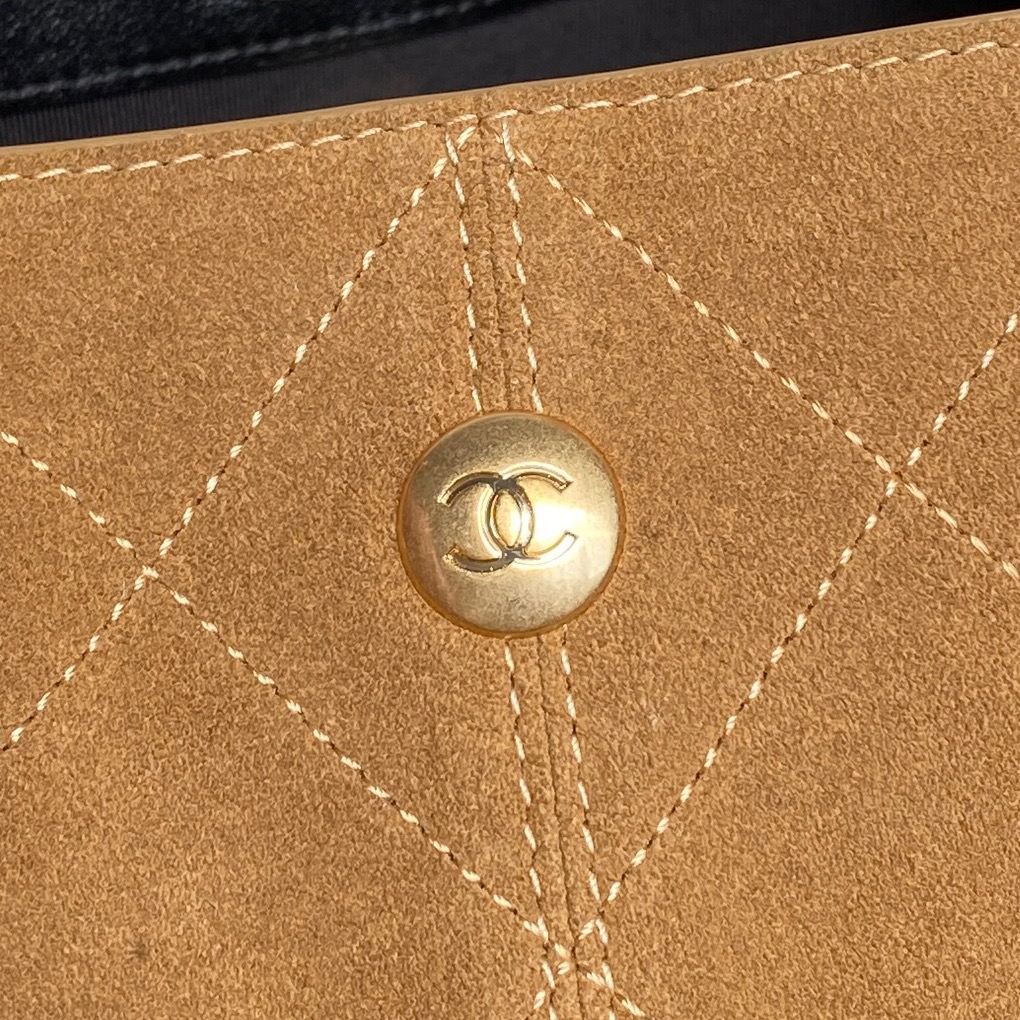 Chanel Classic 25A Métiers d'Art Hobo Bag
